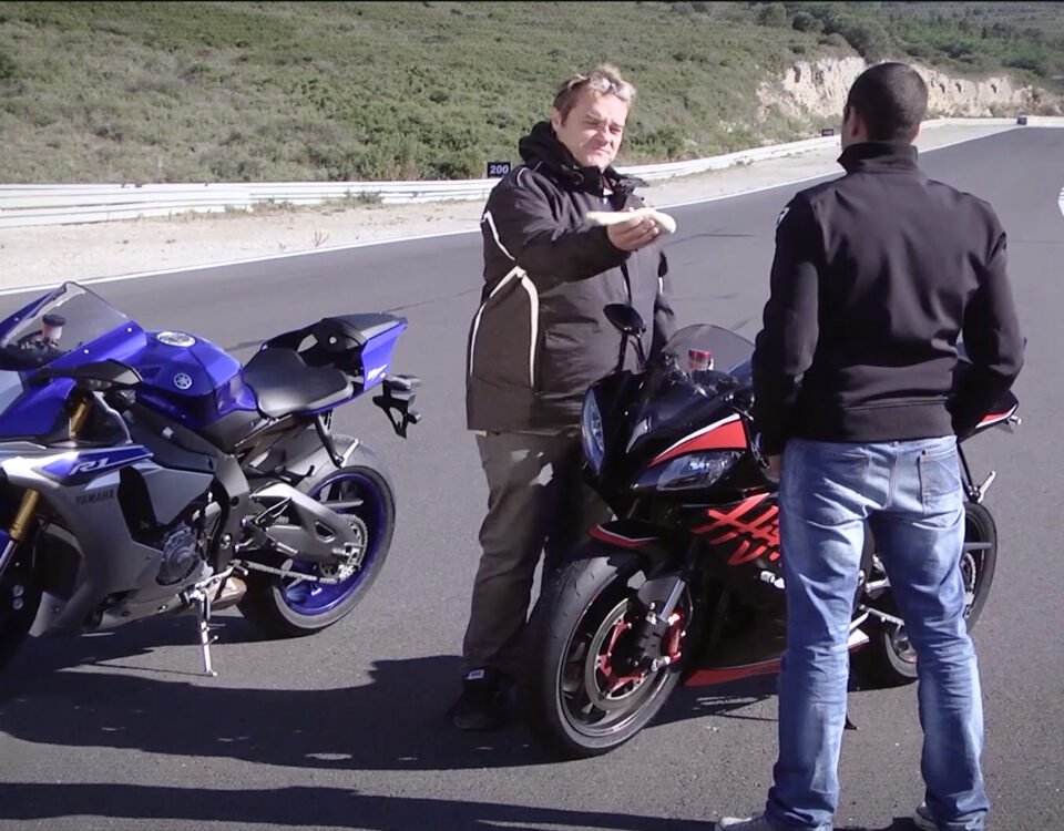 Yamaha R1 VS R6 High Side